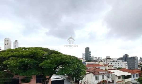 Charmoso Apartamento 3 Quartos, 2 Suítes, 92 m², Excelentes Armários, Vista Definitiva, no Barroca