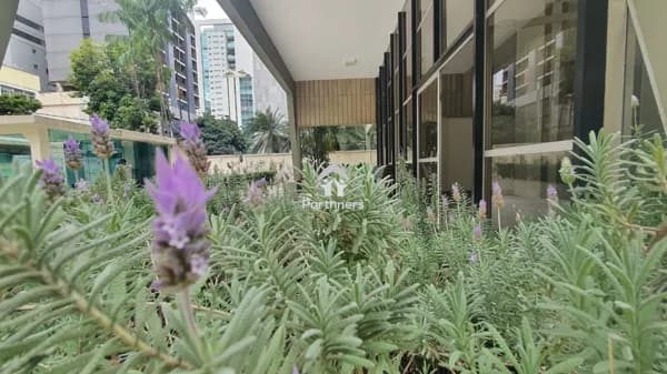 Charmoso e conservado Apto 4 Quartos, Suíte, 180m2, no Coração do Lourdes - A alguns Passos do Minas I e da Savassi