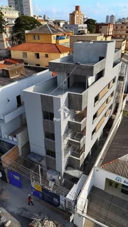 Charmosa Cobertura Duplex, 2 Quartos, Suíte, 128,31 m2, Infraestrutura para Espaço Gourmet e Spa, na Barroca - Saia do Aluguel, financiamento facilitado