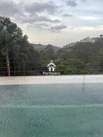 Lindíssima Mansão de 4 Qts, 3 Suítes, 620m2, Estilo Colonial Rústico, Vista Panorâmica para as Montanhas, Vale dos Cristais, Vila da serra e Torre Alta Vista, no Vila Del Rey