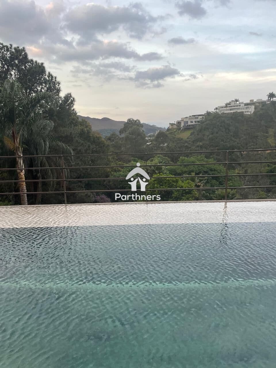 Lindíssima Mansão de 4 Qts, 3 Suítes, 620m2, Estilo Colonial Rústico, Vista Panorâmica para as Montanhas, Vale dos Cristais, Vila da serra e Torre Alta Vista, no Vila Del Rey