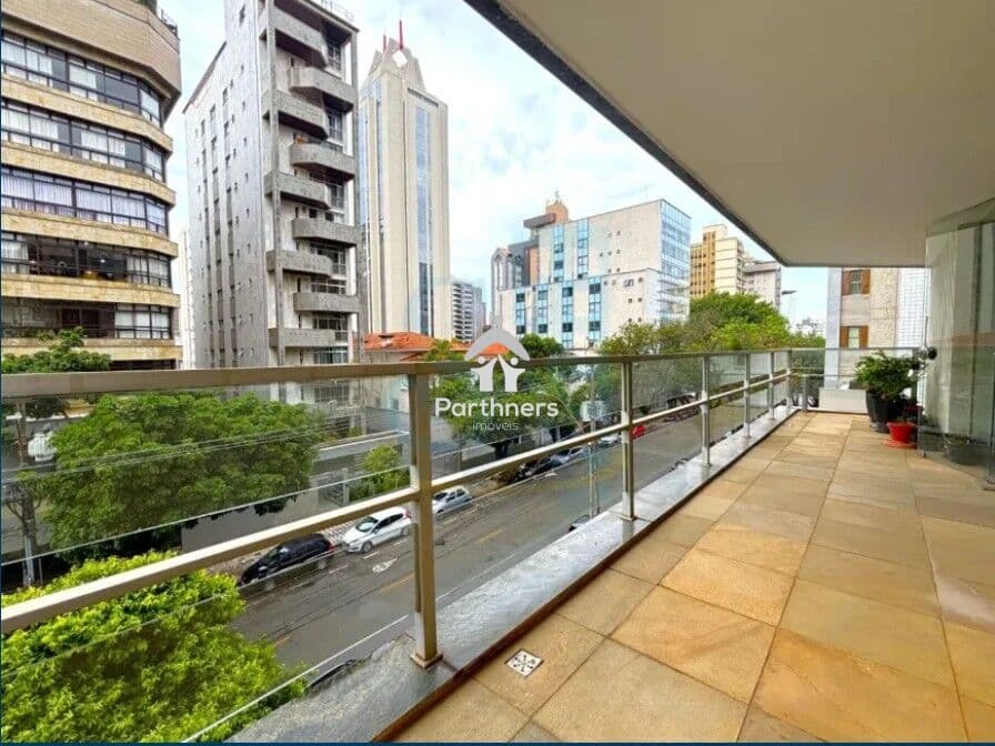 Charmoso e conservado Apto 4 Quartos, 4 Suítes, 315 m2 - no Coração do Santo Agostinho, a alguns passos do Shopping Diamond Mall