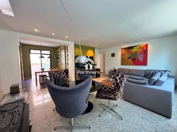 Charmosa Área Privativa, 3 Quartos, Suíte, 161,23 m2 (134,23m² Interno + 27m² Externo), no Coração do Sion