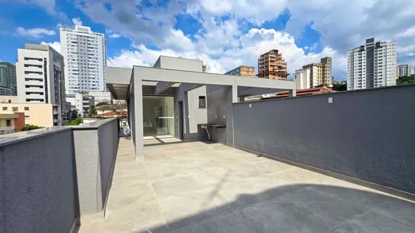 Charmosa Cobertura Duplex, 3 Quartos, 1 Suíte e 2 Semi-suítes, 163,53 m2 (106,72 m2 Interno + 56,81 m2 Externo), Elevador com Acesso ao 2º Nível da Cobertura, Infraestrutura para Espaço Gourmet e Spa - no Santo Antônio, a um Quarteirão da Contorno