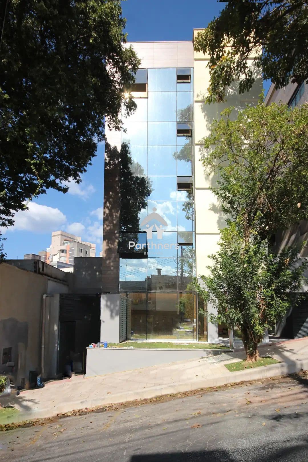 Charmoso Apto, 2 Quartos, 2 Suítes, 71,08 m2, na Vila Paris - A curta distância da Rua Iraí