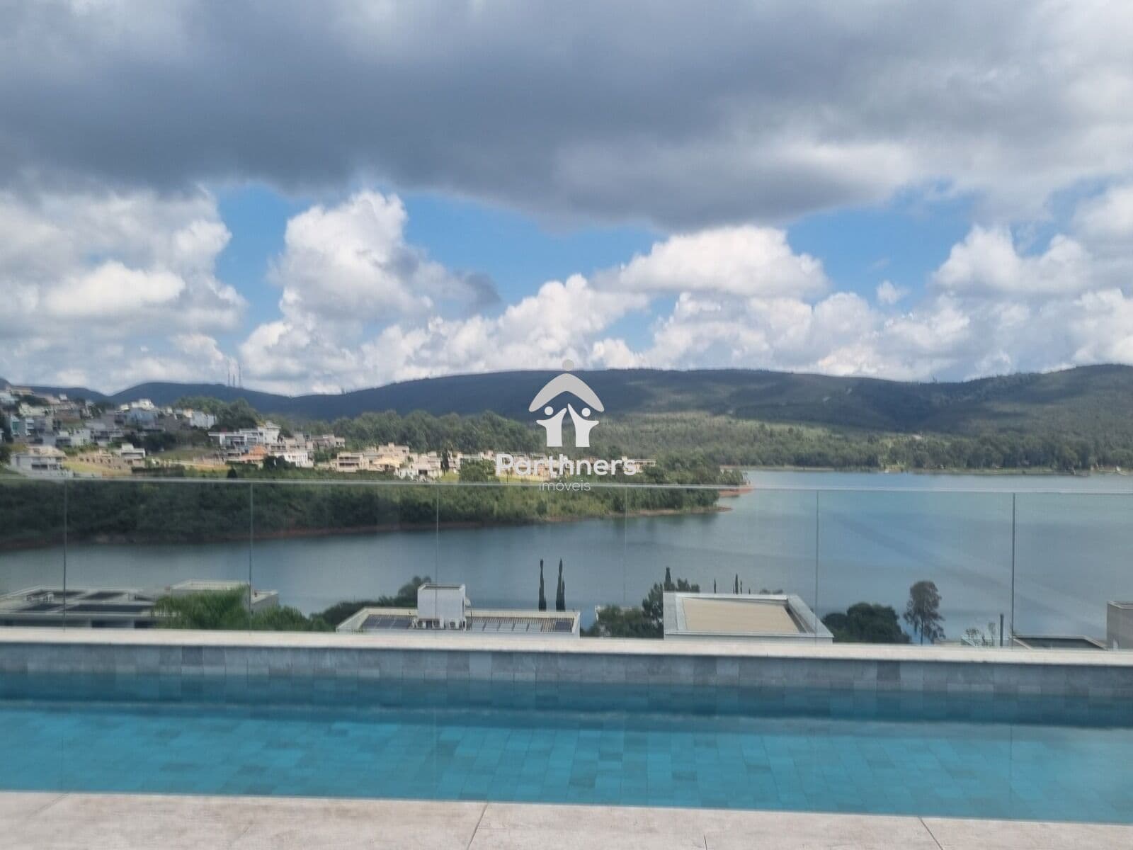Maravilhosa Casa, 4 Suítes, 765m2, Piscina, 5 vagas, Gourmet, Requinte e Bom gosto, no melhor condomínio de Alphaville, Condomínio Inconfidentes/Nova Lima, MG.