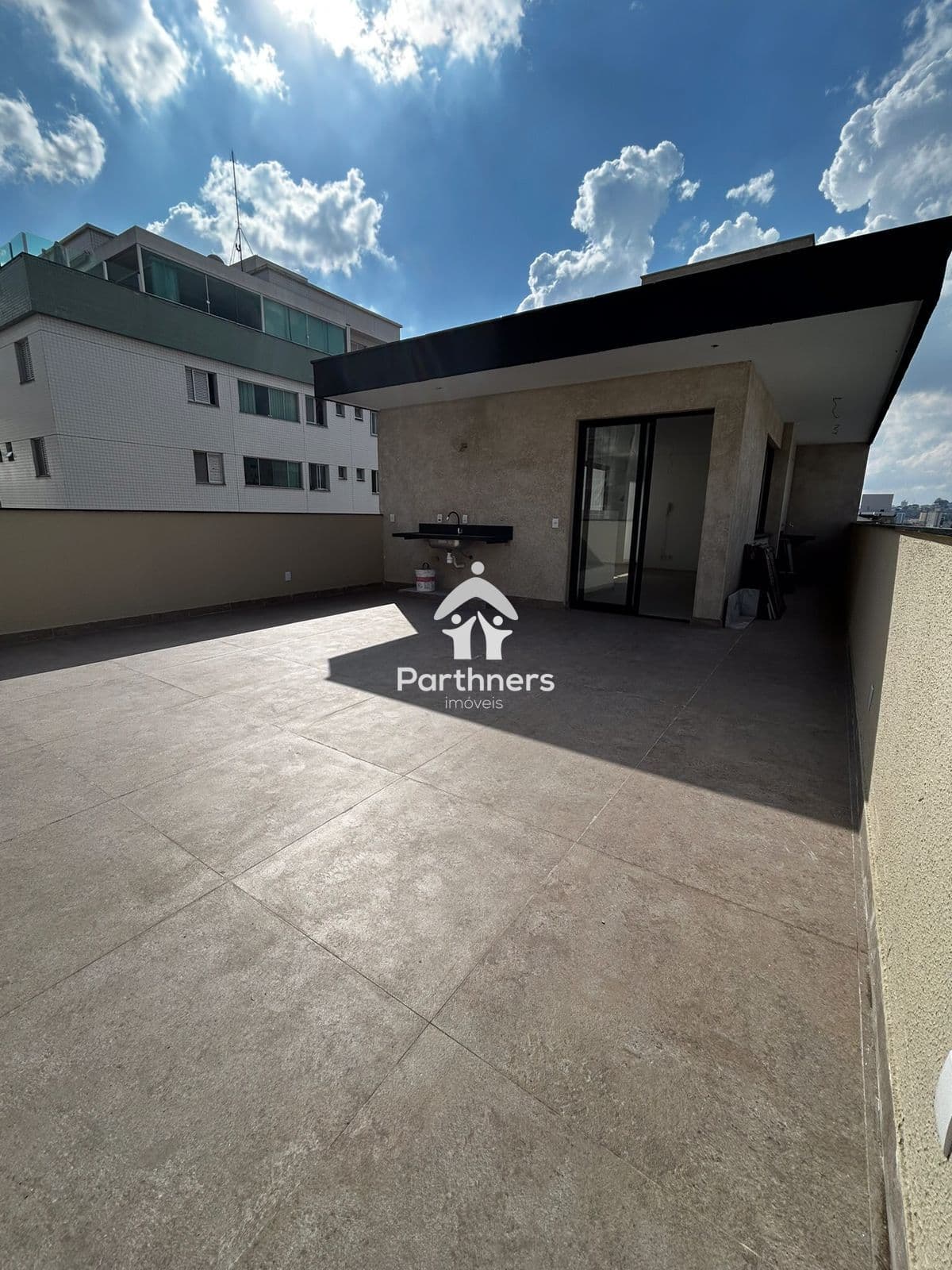 Linda e Charmosa Cobertura Duplex, 197,27 m² (129,10 m² Interno + 68,17 m2 Externo), 3 Quartos, 3 Suítes, Closet, 2 Lavabos, Preparação para Jacuzzi, no Melhor Ponto do Prado
