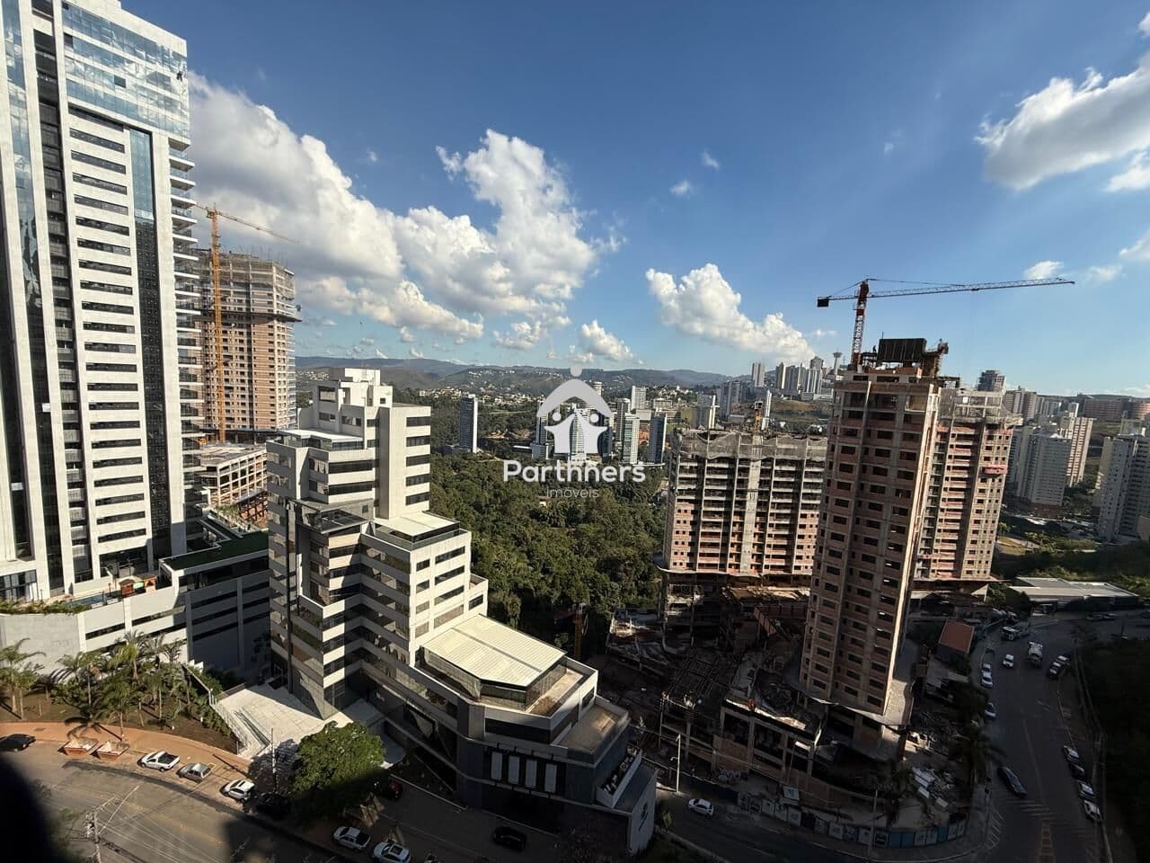 Lindo Apartamento 2 Quartos(Originalmente 3 Quartos), Suíte, 88m², Vista Panorâmica Cinematográfica, Varanda, Sala Ampliada, Condominio Resort na Vila da Serra