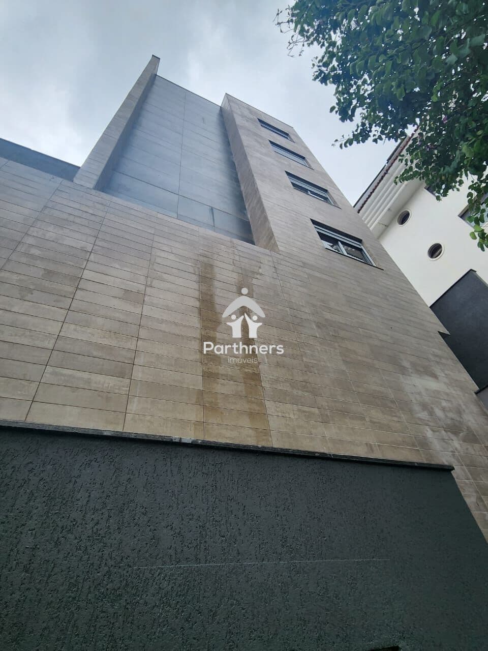 Charmosa Cobertura 2 Quartos, Suíte, 98,2m² (72,56 m² Interno + 25,94m² Externo), no São Pedro