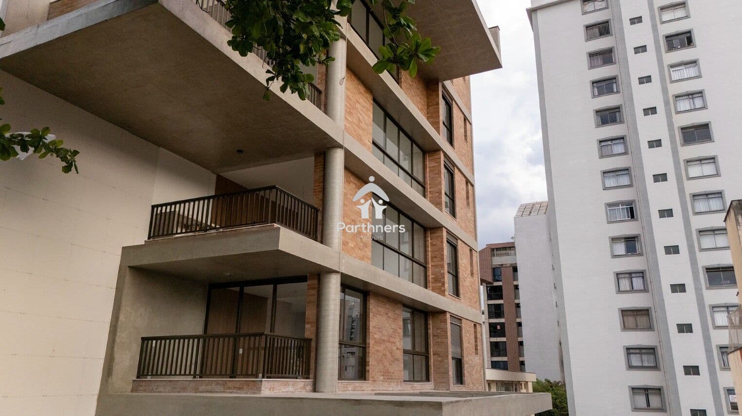 Maravilhoso Apartamento, 3 Quartos, 1 Suíte e 2 Semissuítes, 107,17 m2, Varanda, Lazer e Gourmet no Santo Antônio