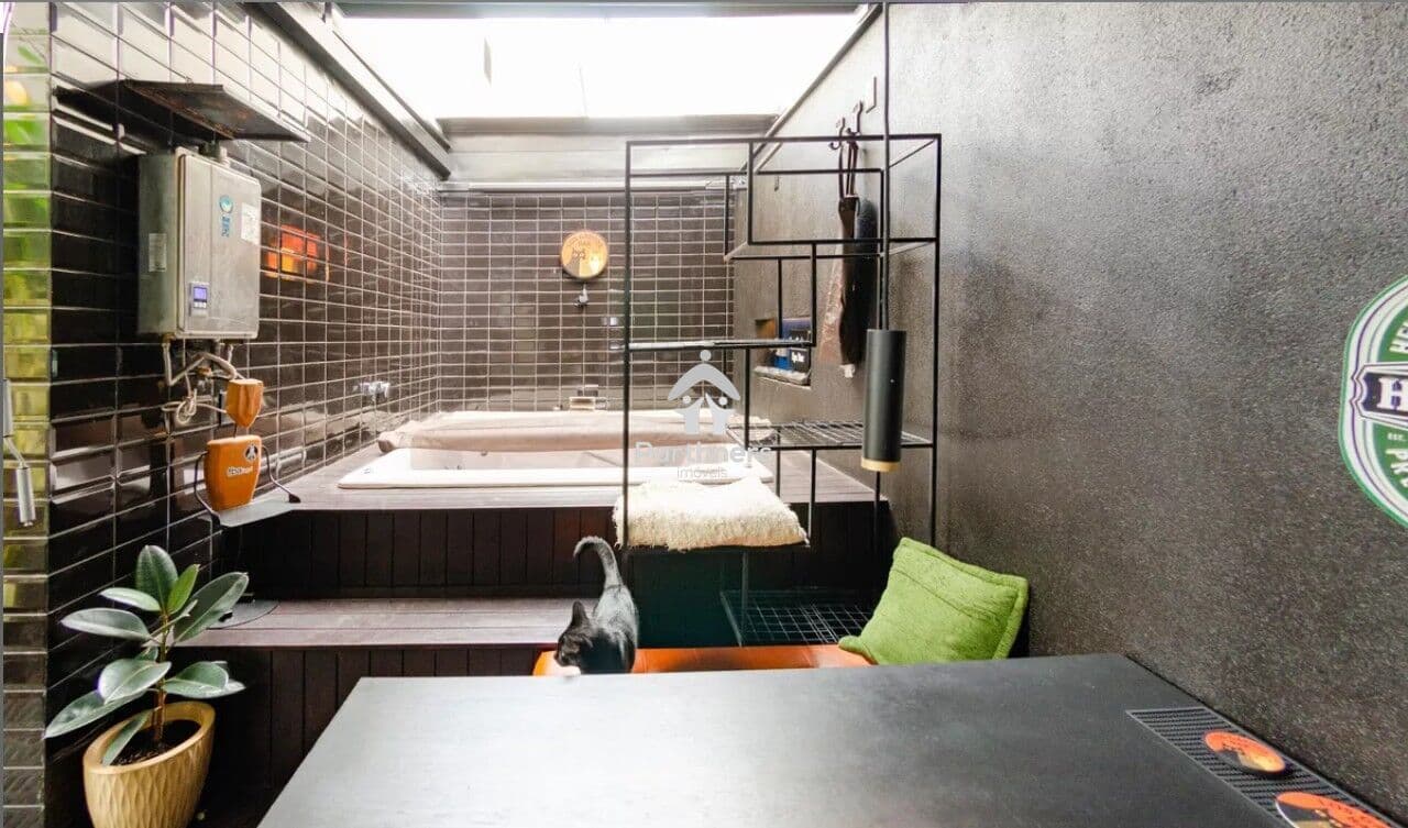 Linda Área Privativa, 2 Quartos, 2 Suítes, 130 m2, Reformada, Decorada, Spa, Escritório, no Ponto mais Charmoso do Gutierrez