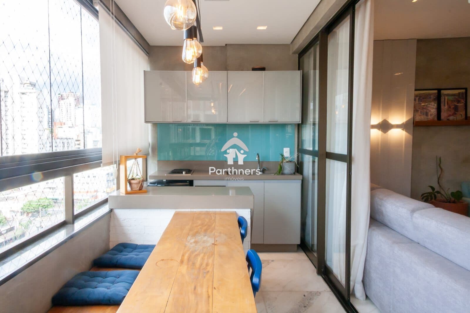 Sofisticado e Elegante Apartamento, 4 Quartos, 2 Suítes e 2 Semi-suítes, 154 m2, Varanda Gourmet, no Coração do Gutierrez