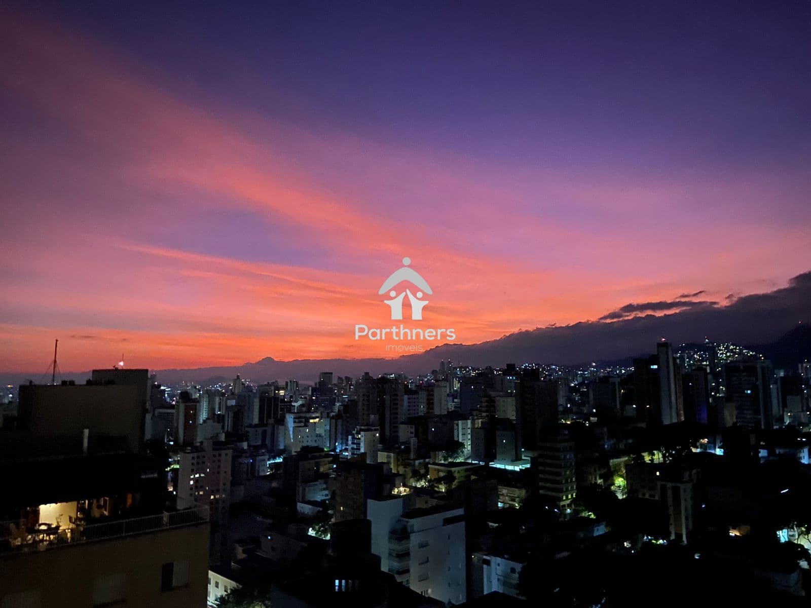 Excelente Apartamento, 4 Quartos, Andar Alto, 110m², Vista Panorâmica Cinematográfica, 2 Vgs, Lazer e Gourmet, no São Pedro/BH