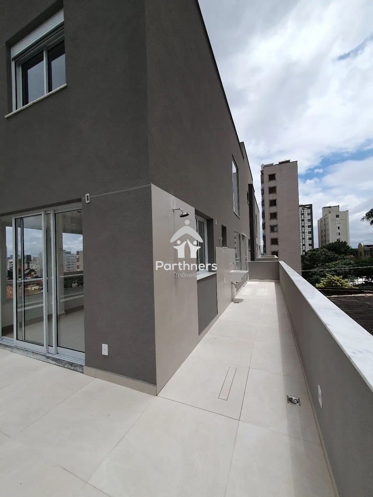 Charmosa Cobertura Top House, 2 Quartos, 2 SuíteS, 96 m2 (72 m² Interno + 24 m² Externo), Vista Panorâmica, no São Lucas - A menos de 100 m da Av. do Contorno