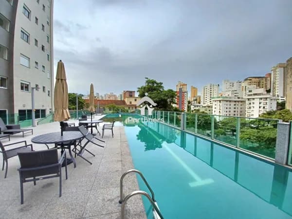 Lindo Apartamento de 2 Quartos, 2 Suítes, 73,2 m2, Sala, Lavabo, Andar Super Alto, Condomínio Resort, na Vila Paris, BH