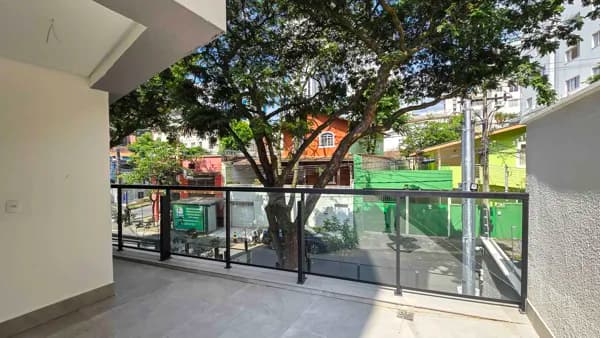 Linda Área Privativa 3 Quartos, 1 Suíte e 2 Semi-suítes, 138,33 m2 (82,46 m2 Interno + 55,87 m2 Externo), Varanda - no Santo Antônio, a um Quarteirão da Contorno!