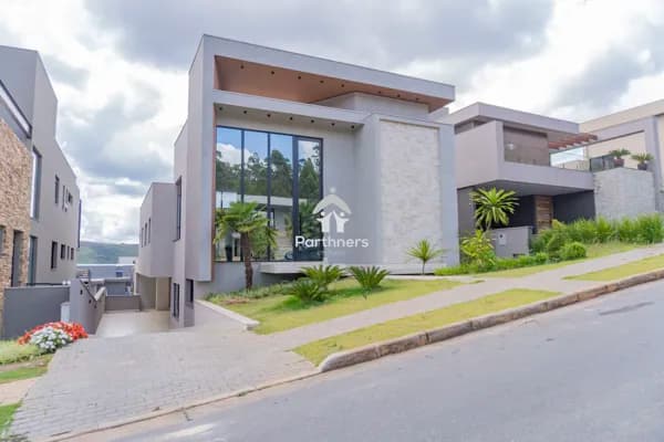 Lindíssima Mansão de 5 Qts, 4 Suítes, 500,95m2, Vista Panorâmica Cinematográfica para a Lagoa dos Ingleses e Topo do Mundo - Luxo e Bom Gosto no Cond. Costa Laguna- Alphaville