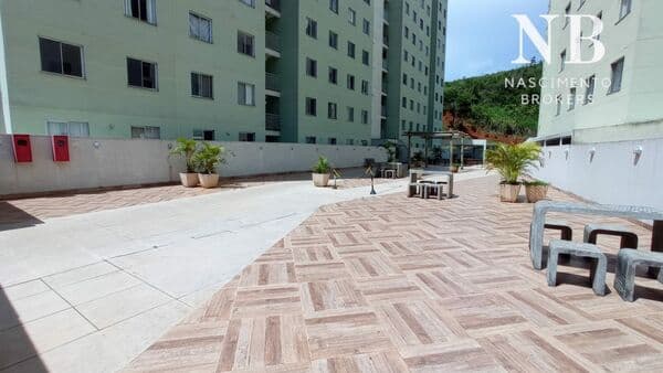 More em um lindo apartamento, todo reformado com ótimo acabamento em um bairro muito tranquilo e muito próximo de comércios
