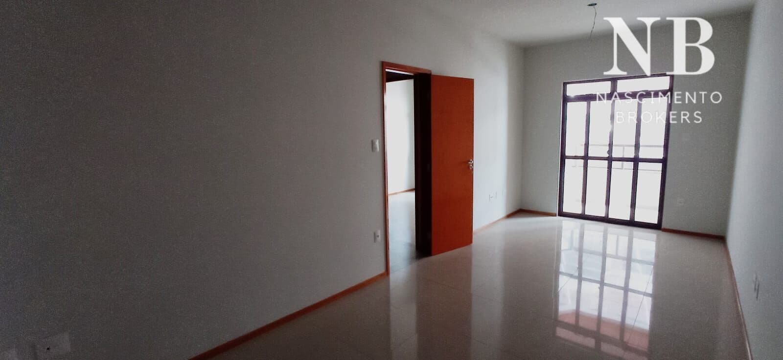 Apartamento com 02 qtos sendo 1 suíte, Sala c/ Varanda e uma vaga numerada por 399MIL - São Mateus, JF