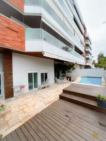 Espaçoso apartamento térreo bem pertinho da Praia