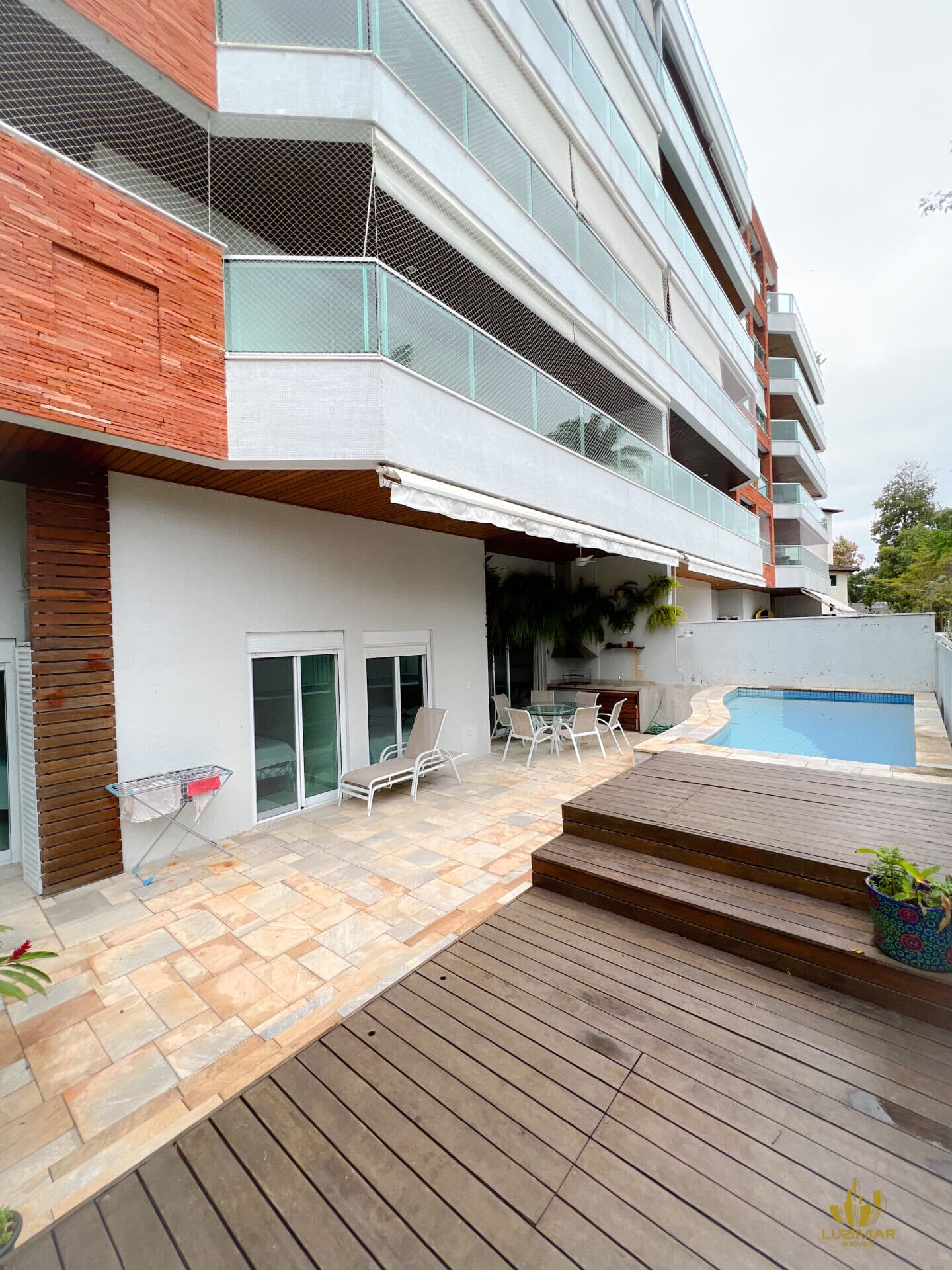 Espaçoso apartamento térreo bem pertinho da Praia