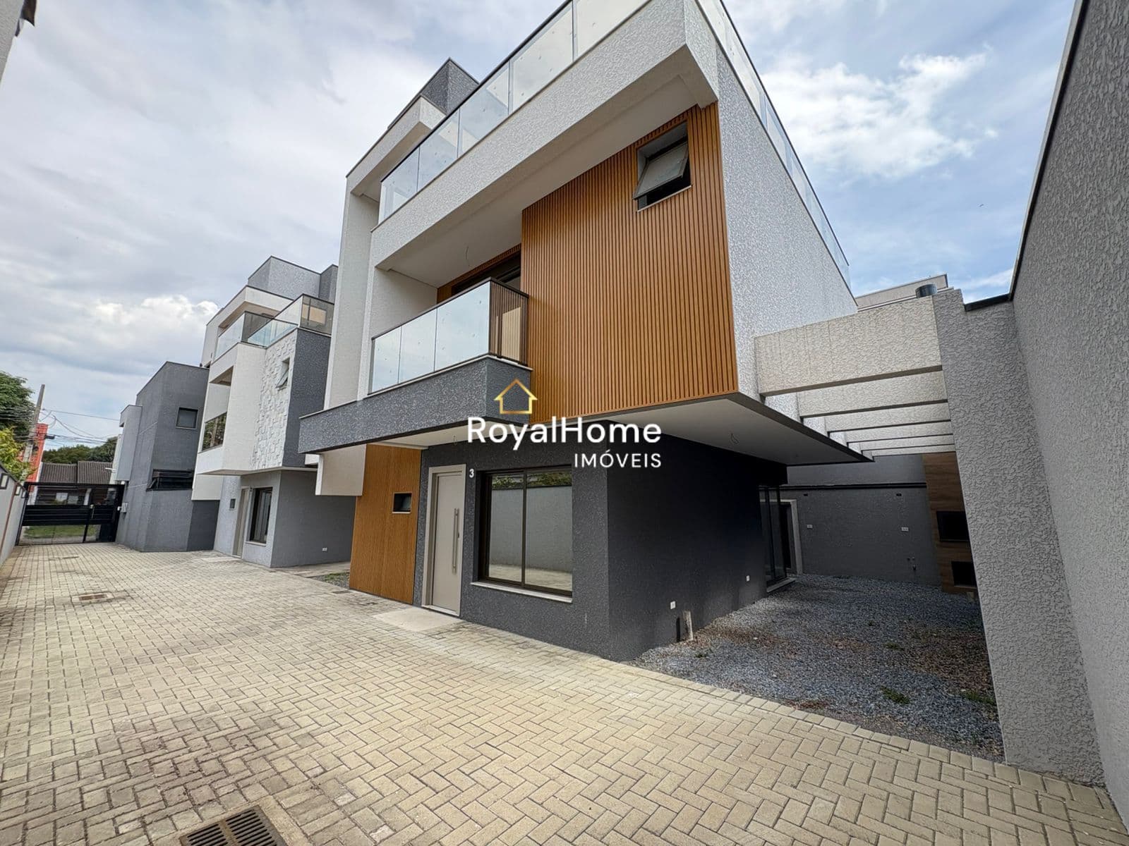 Triplex de alto padrão em condomínio c/ 208 m² privativos