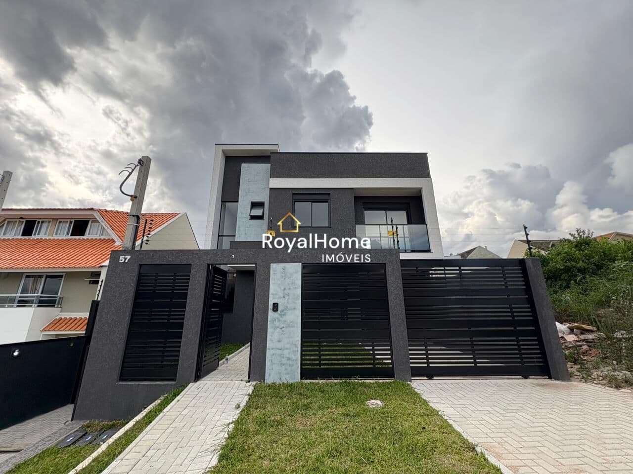 Duplex de alto padrão c/ 127 m² construídos e 03 suítes