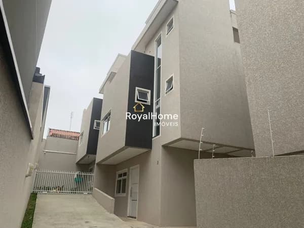 Triplex em condomínio, não geminado c/ 157,72 m² privativos