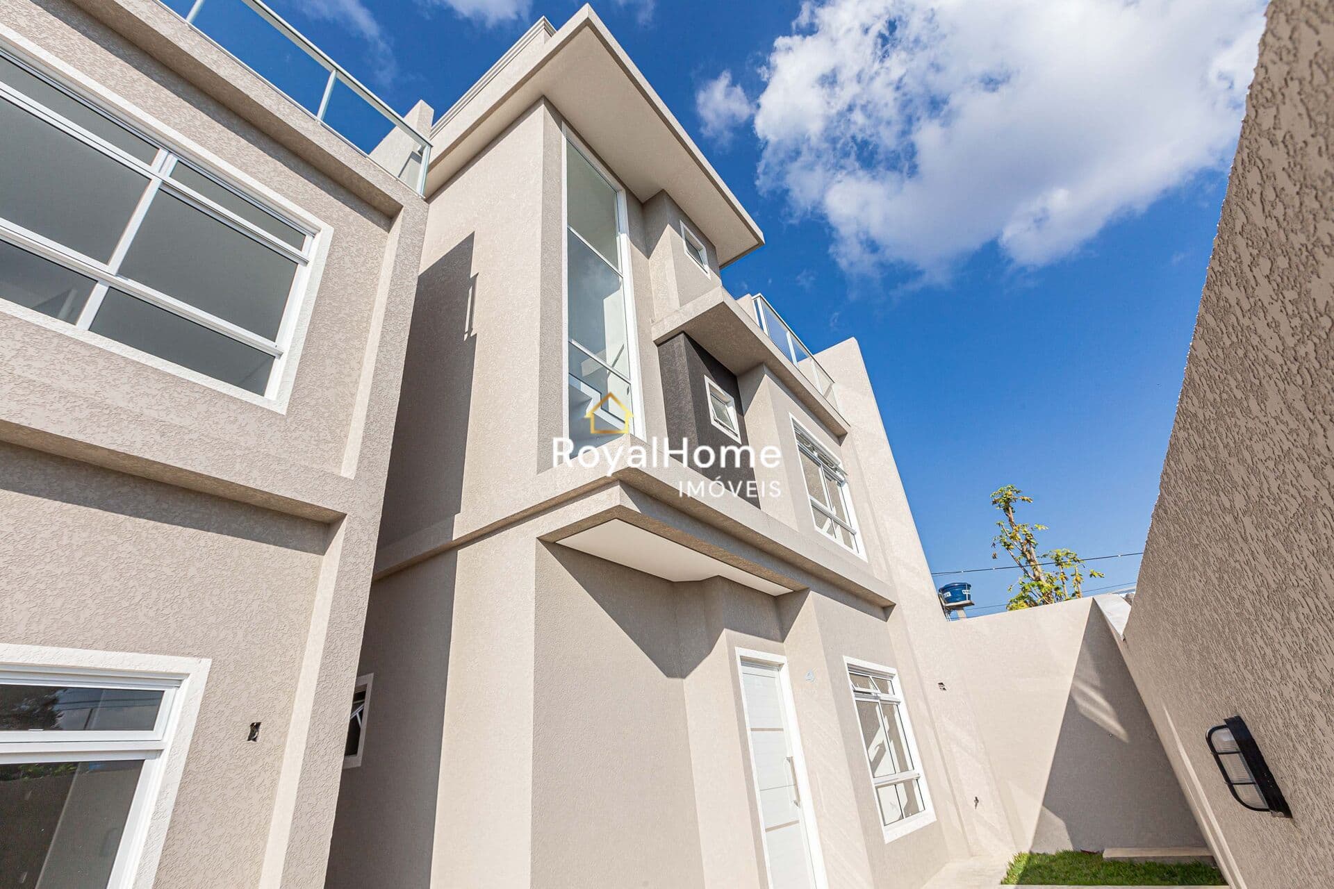 Triplex em condomínio, não geminado c/ 163,05 m² privativos