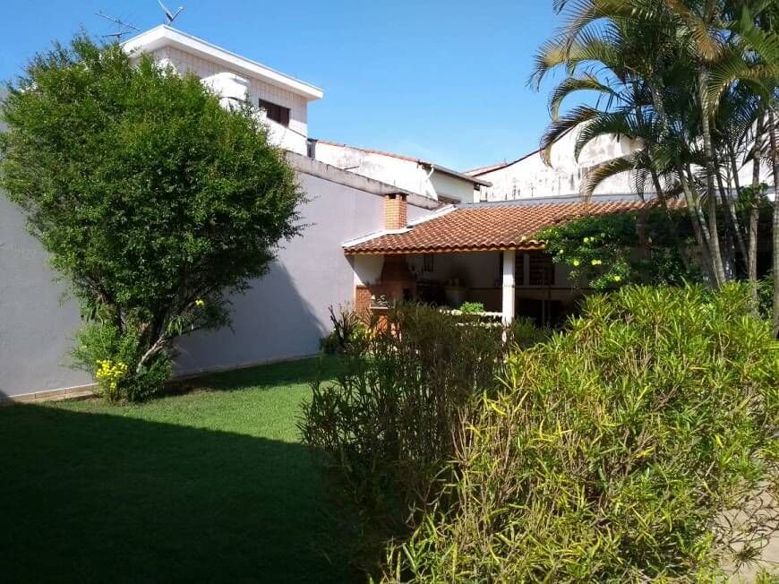 CASA TÉRREA - 3 DORMITÓRIOS - 4 VAGAS