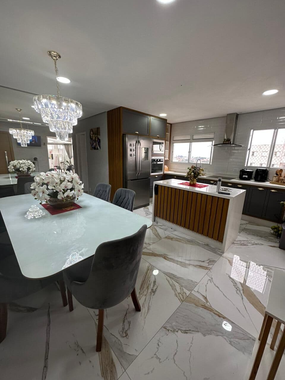 Espetacular Apartamento de 99m² com Localização Privilegiada! Avenida Brigadeiro Faria Lima, no bairro Cocaia, na cidade de Guarulhos-SP