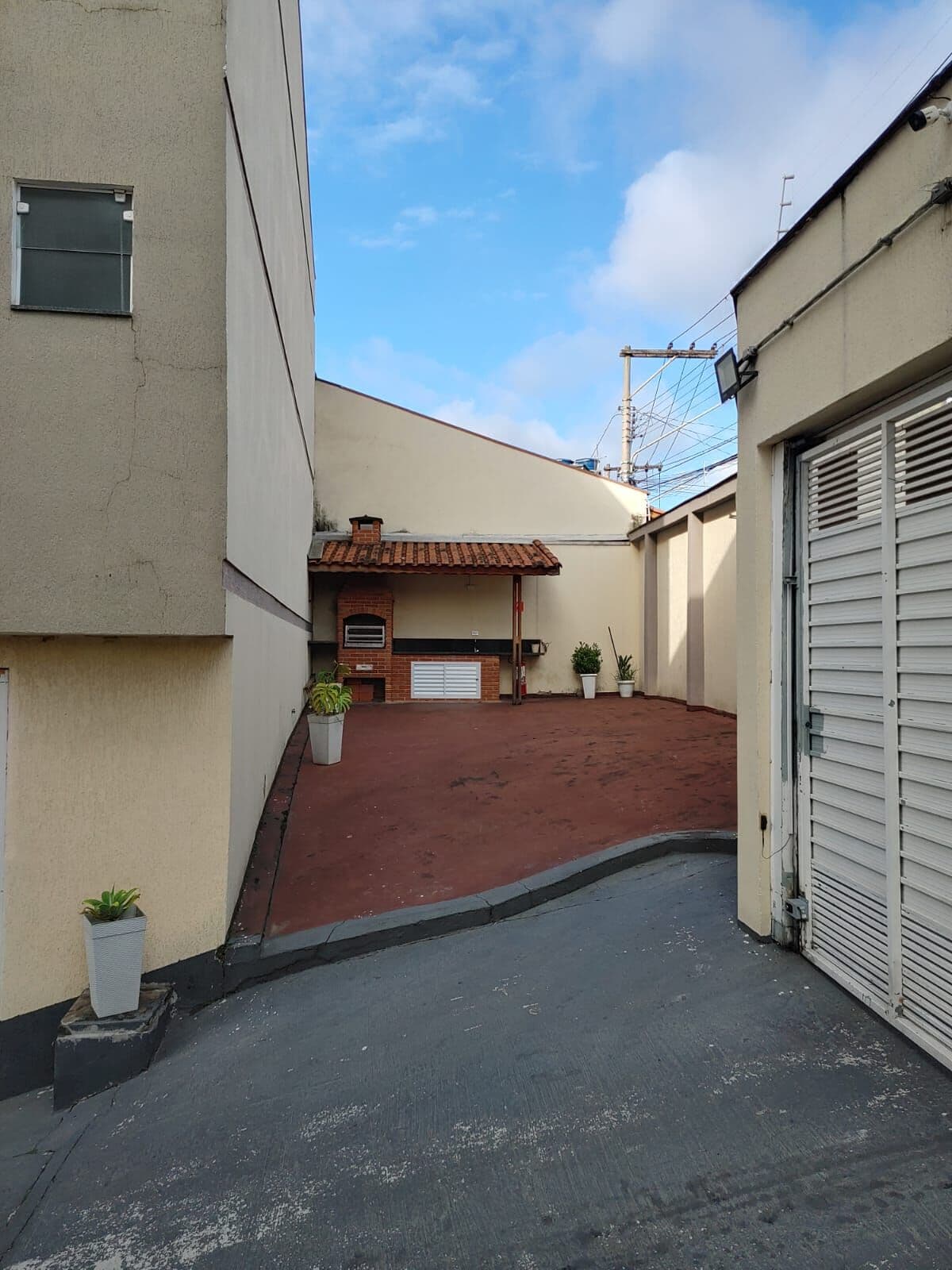 Lindo e Amplo Sobrado de Condomínio com 121 m2, localizado em um condomínio fechado
