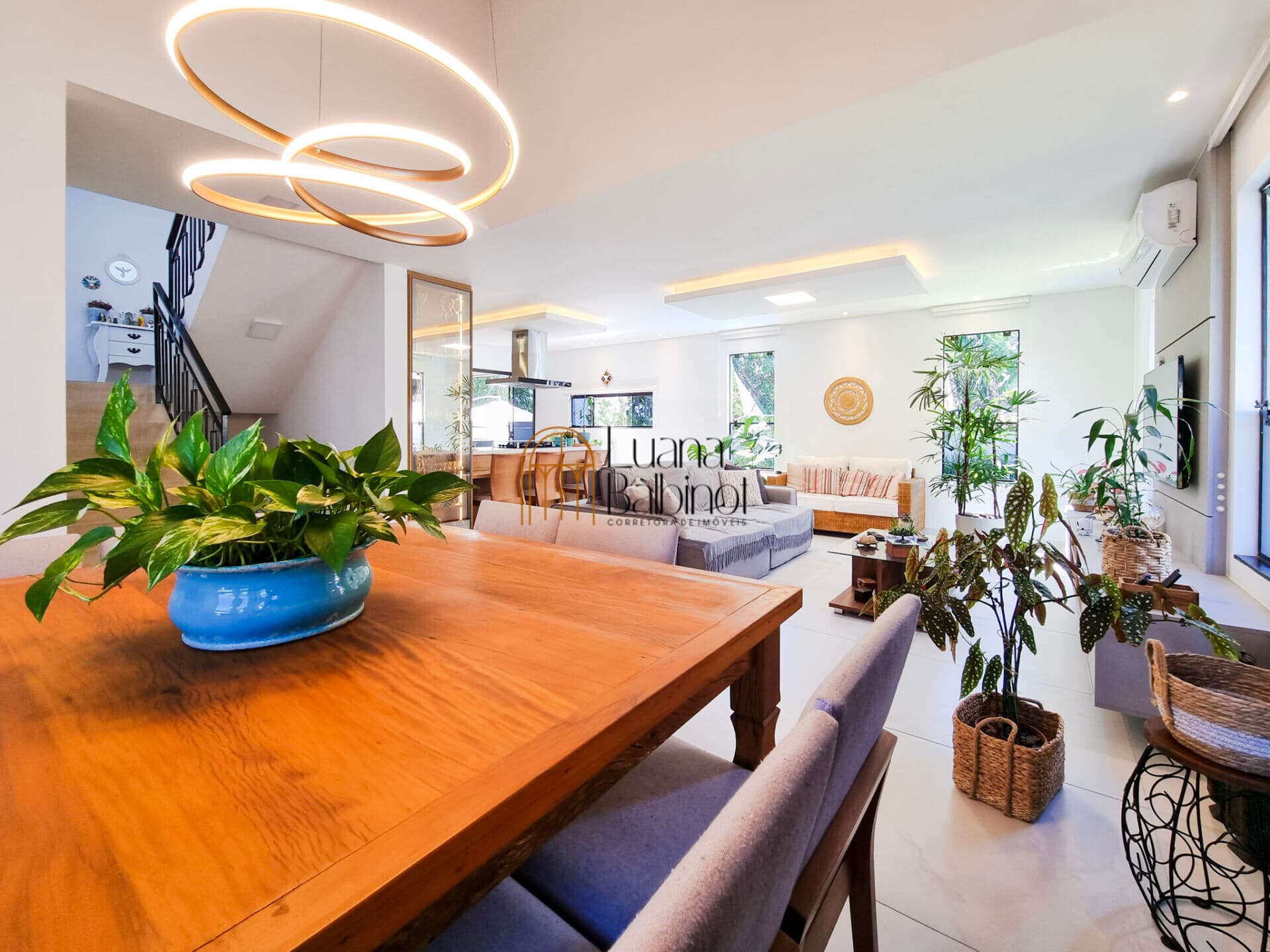 Casa em Condomínio com 4 dormitórios