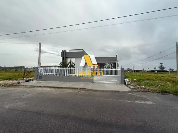 🌅 Seu Novo Lar em Araranguá te Espera! Casa Ampla e Bem Localizada