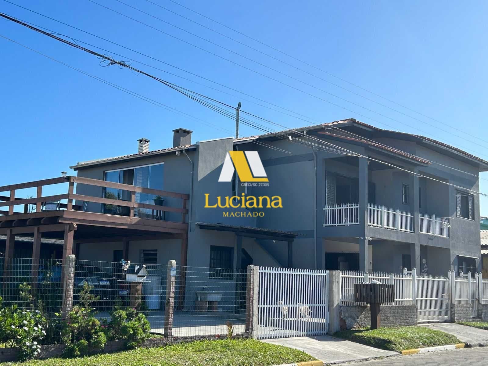Casa 2 pisos mobiliada próximo ao mar em Baln. Arroio do Silva SC