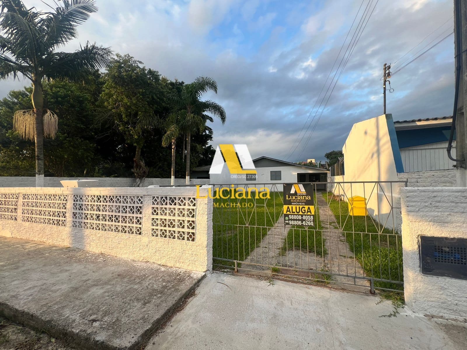 Casa com 04 dormitórios