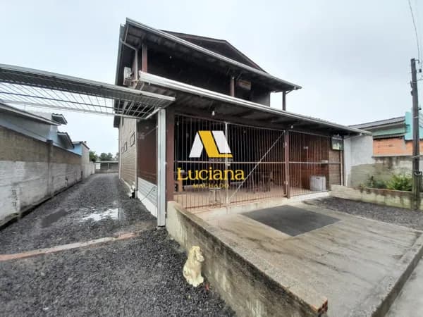 Sobrado com Sala Comercial