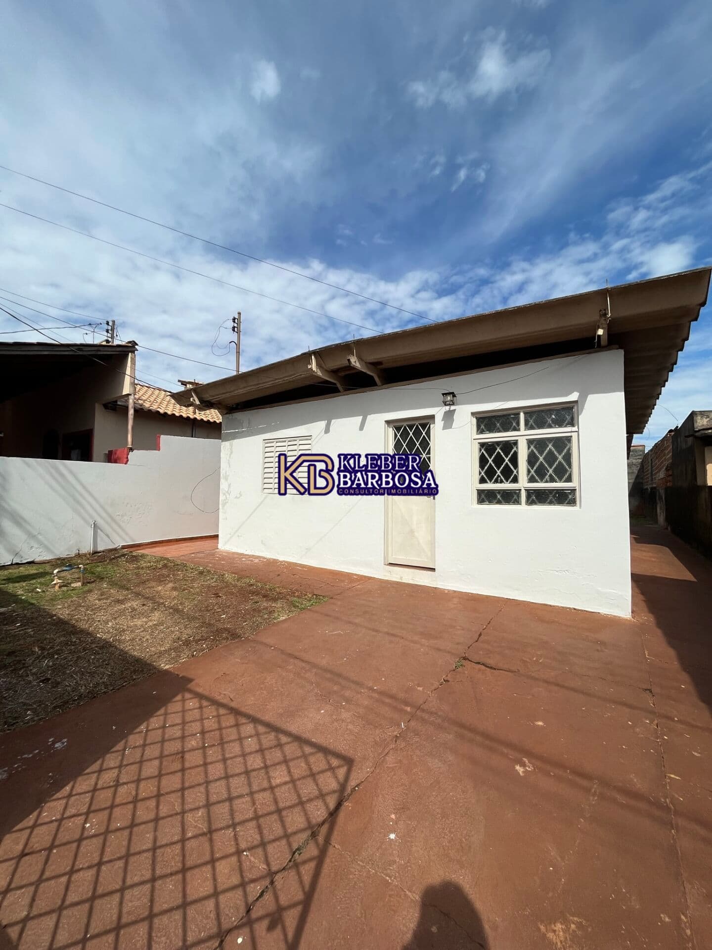 CASA A VENDA BNH
