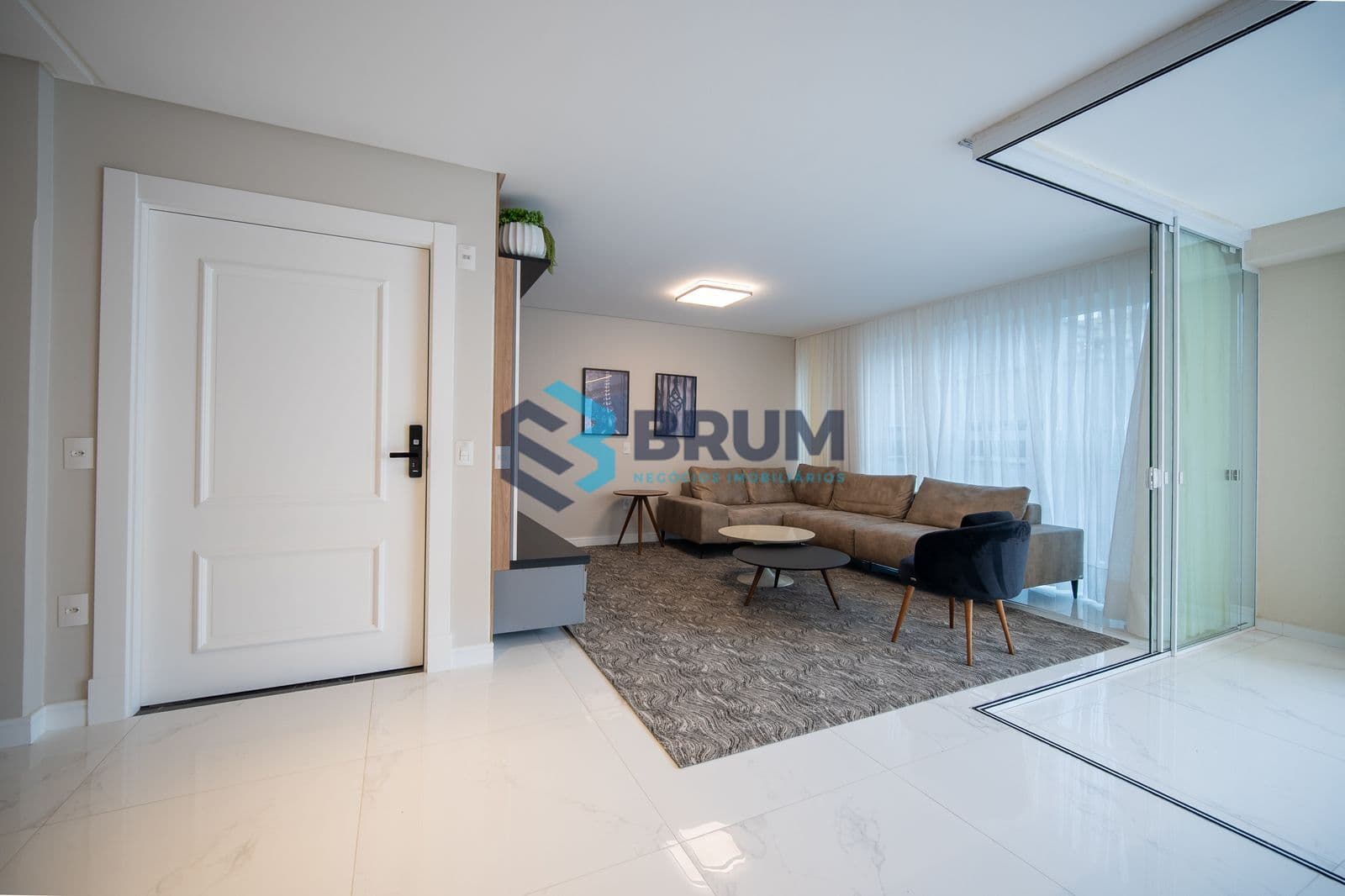 APARTAMENTO MOBILIADO EM MEIA PRAIA