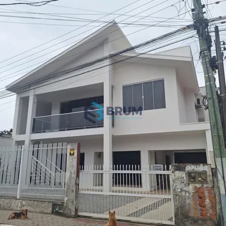 DUAS CASAS INDEPENDENTES EM UM SÓ TERRENO