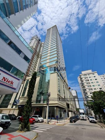 APARTAMENTO EM MEIA PRAIA