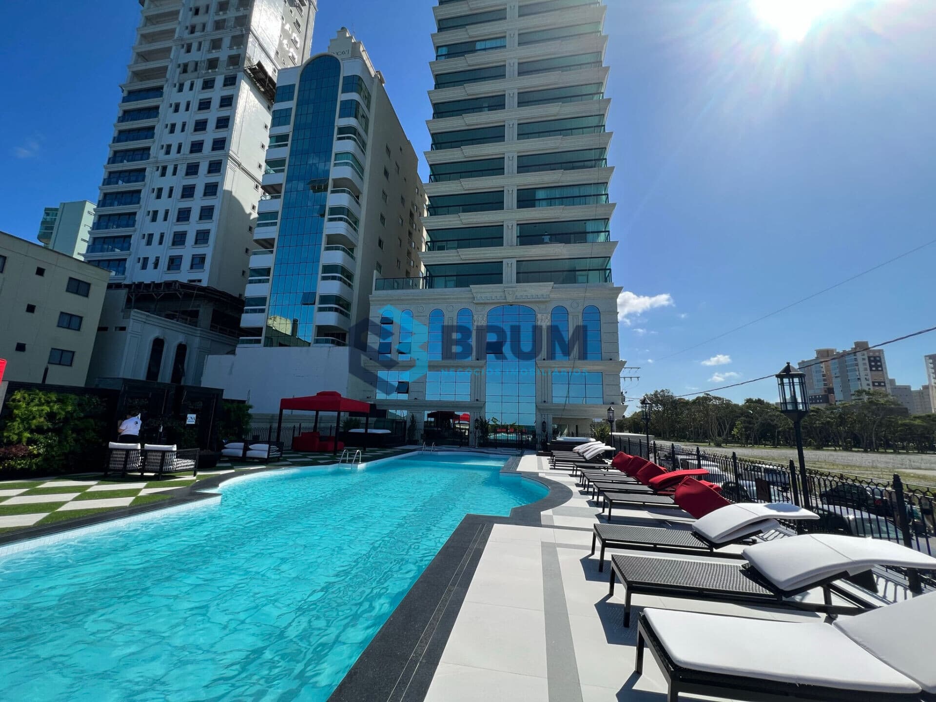 APARTAMENTO MOBILIADO FRENTE MAR
