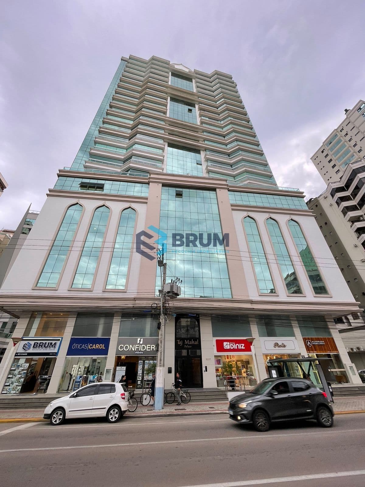 FRENTE AVENIDA COM VISTA MAR