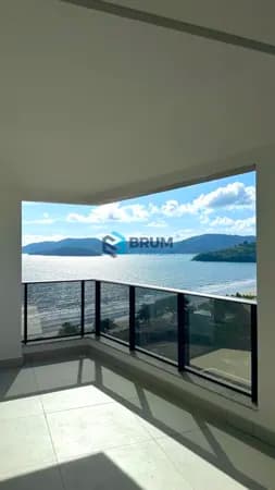 PRONTO PARA MORAR COM VISTA PARA O MAR