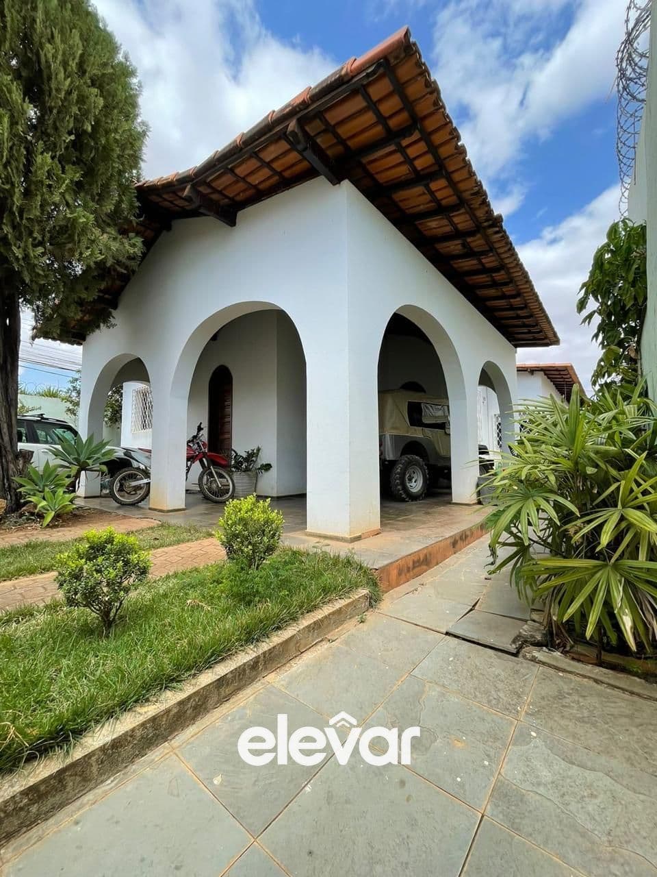 Casa Térrea com Potencial Comercial – Bairro Jaraguá 1