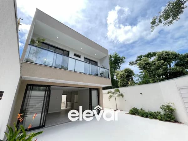 Casa de Esquina com Arquitetura Moderna – Bairro Ibituruna