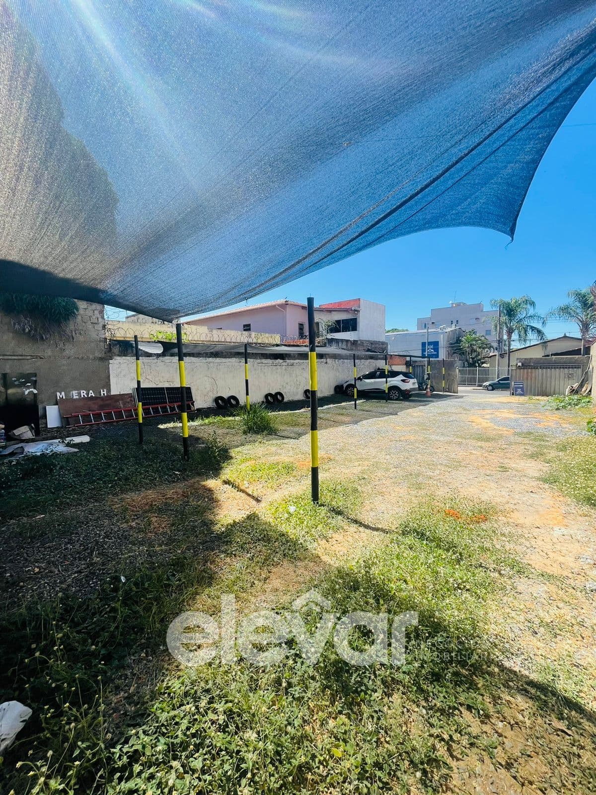 Terreno no Todos os Santos ideal para fins comerciais e residenciais