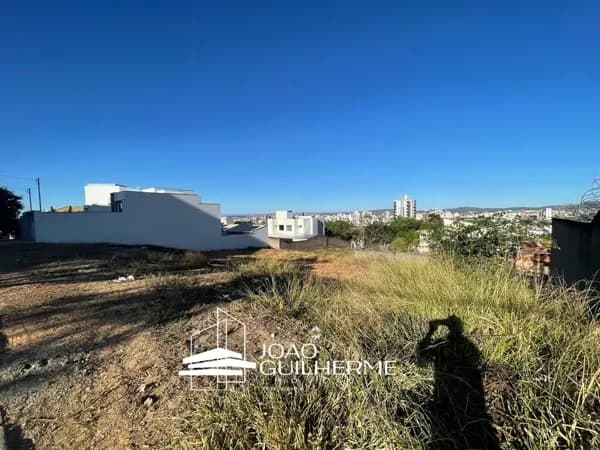 Oportunidade de 2 lotes em ótima localização do bairro Ibituruna