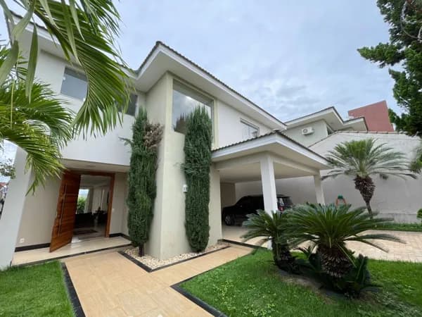 Casa Alto Padrão com vista para a serra.