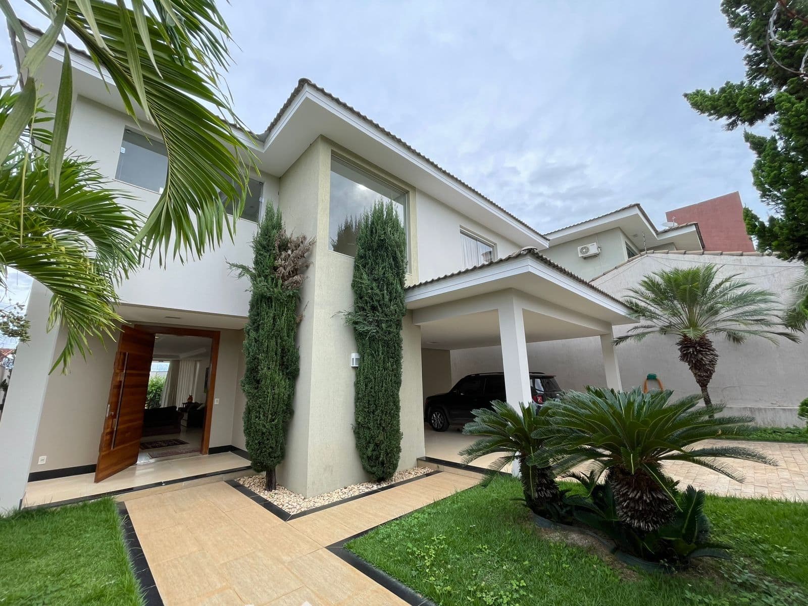 Casa Alto Padrão com vista para a serra.